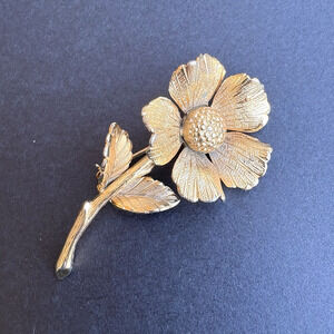 Vintage Giovanni Poppy Floral Flower Gold Tone Classic Textured Brooch 2"